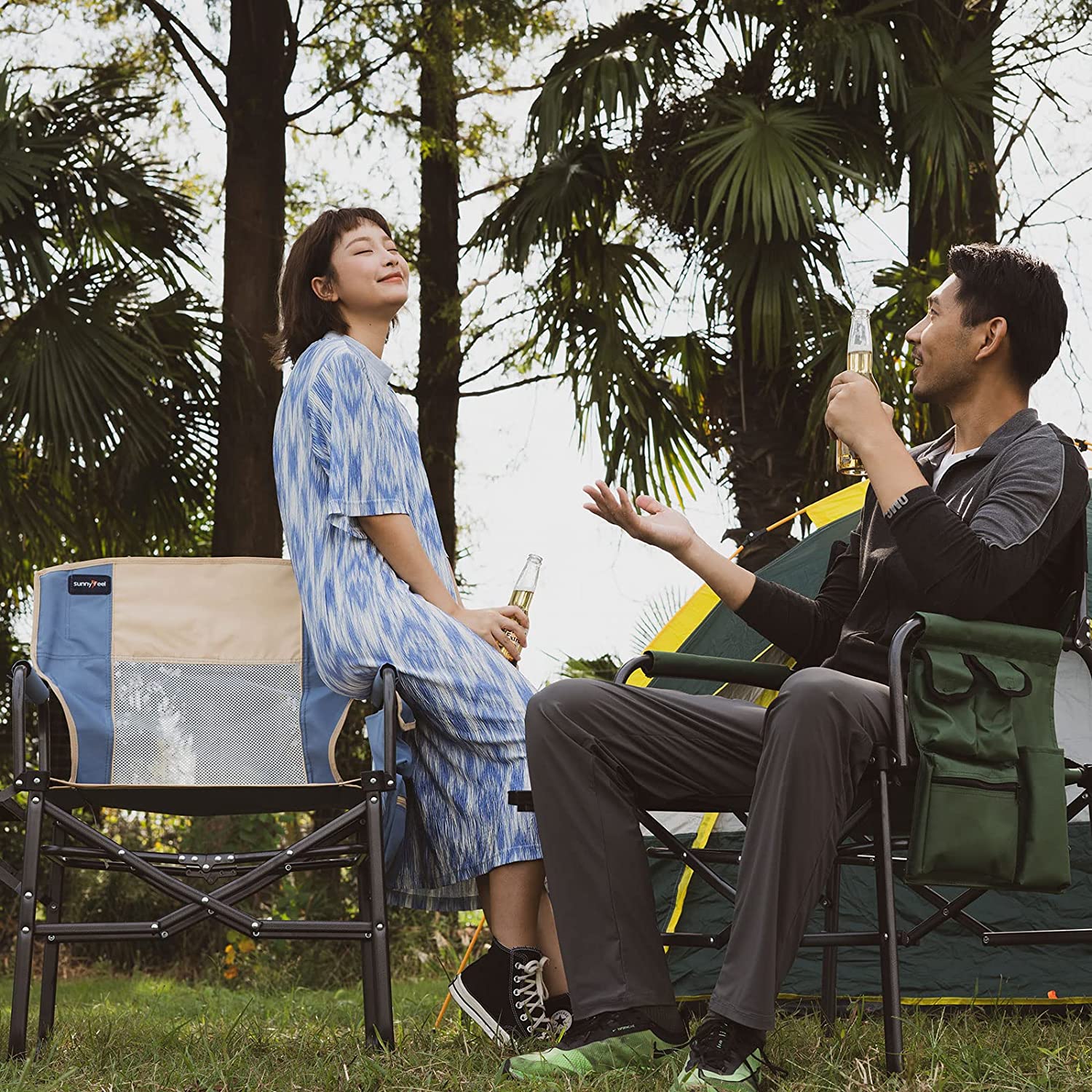 Outdoor Popular Style Traveling Camping Chairs Ultralight Foldable Camping Director Chairs with Side Table Pocket Handle
