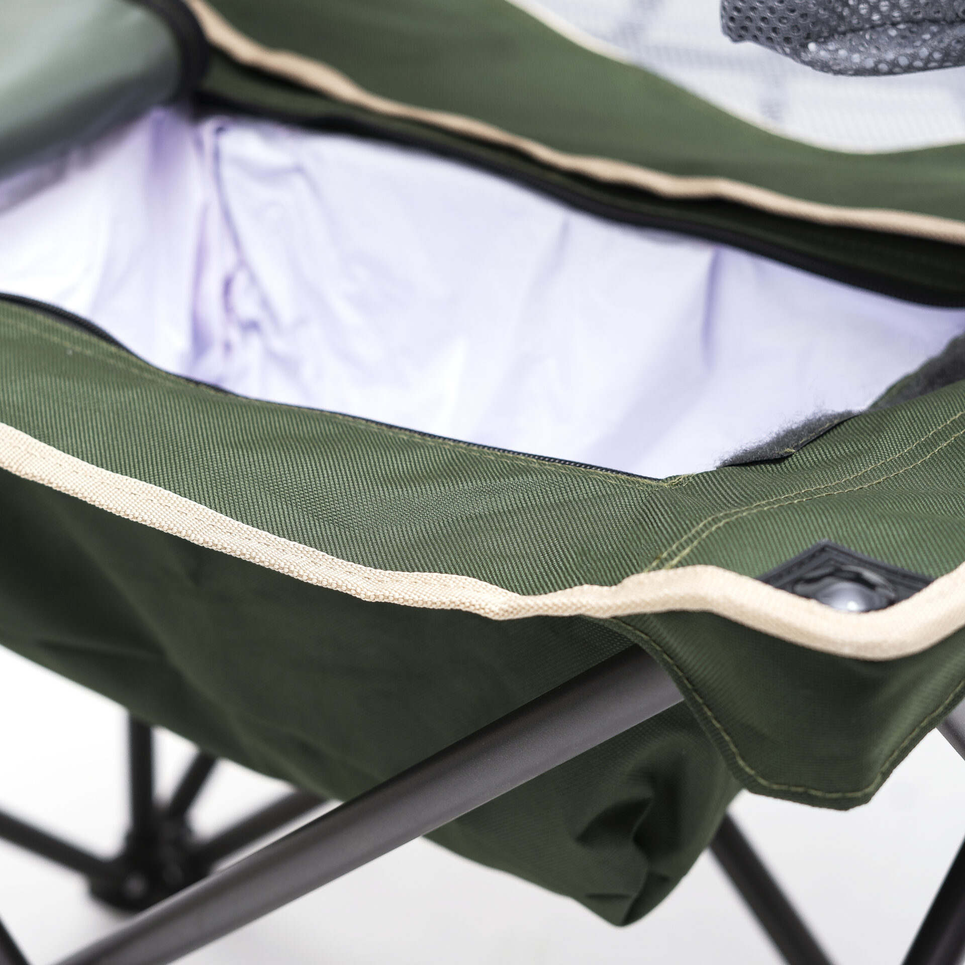 Camping Heavy Duty Support Oversized Steel Frame Collapsible Padded Arm Folding Chair with Side Table
