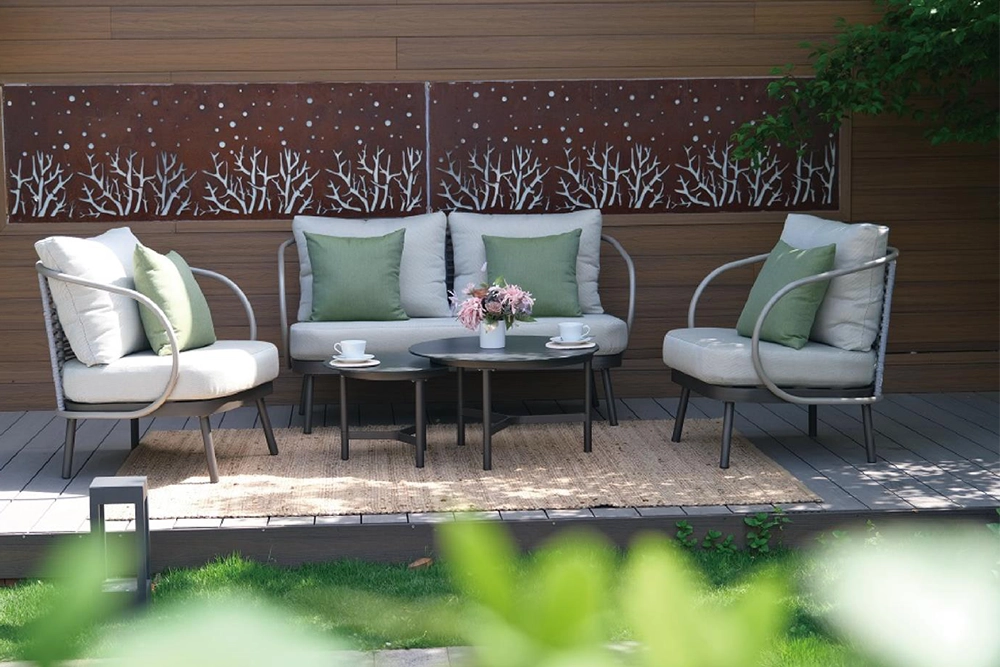 Outdoor Sofa vs. Outdoor Sectional